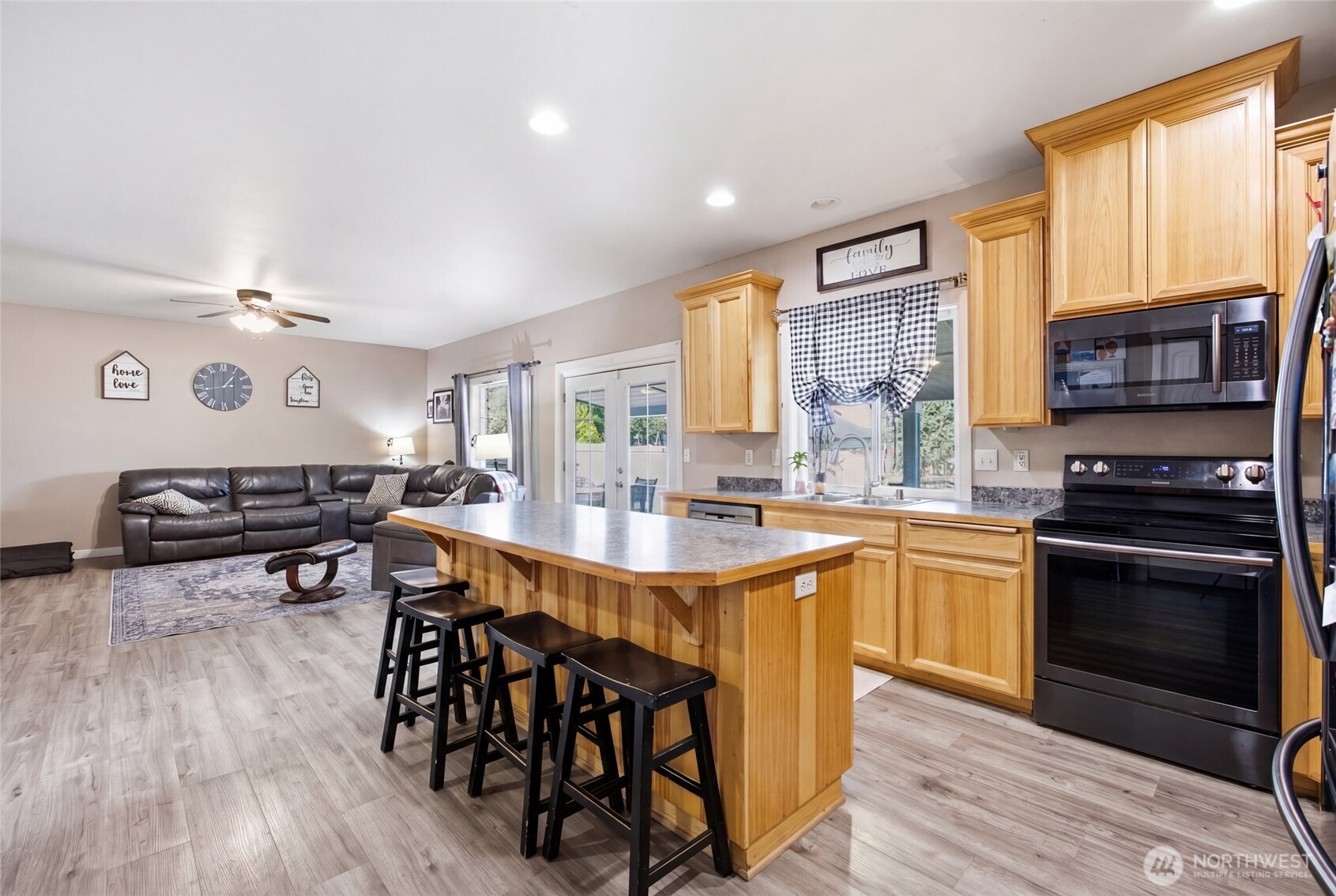 802 Willow Avenue NE, Quincy, WA 98848