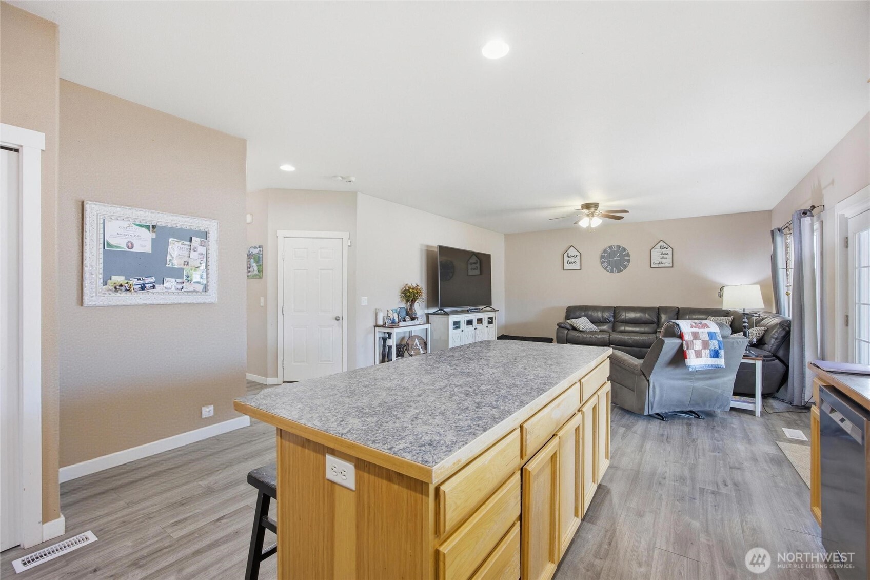 802 Willow Avenue NE, Quincy, WA 98848