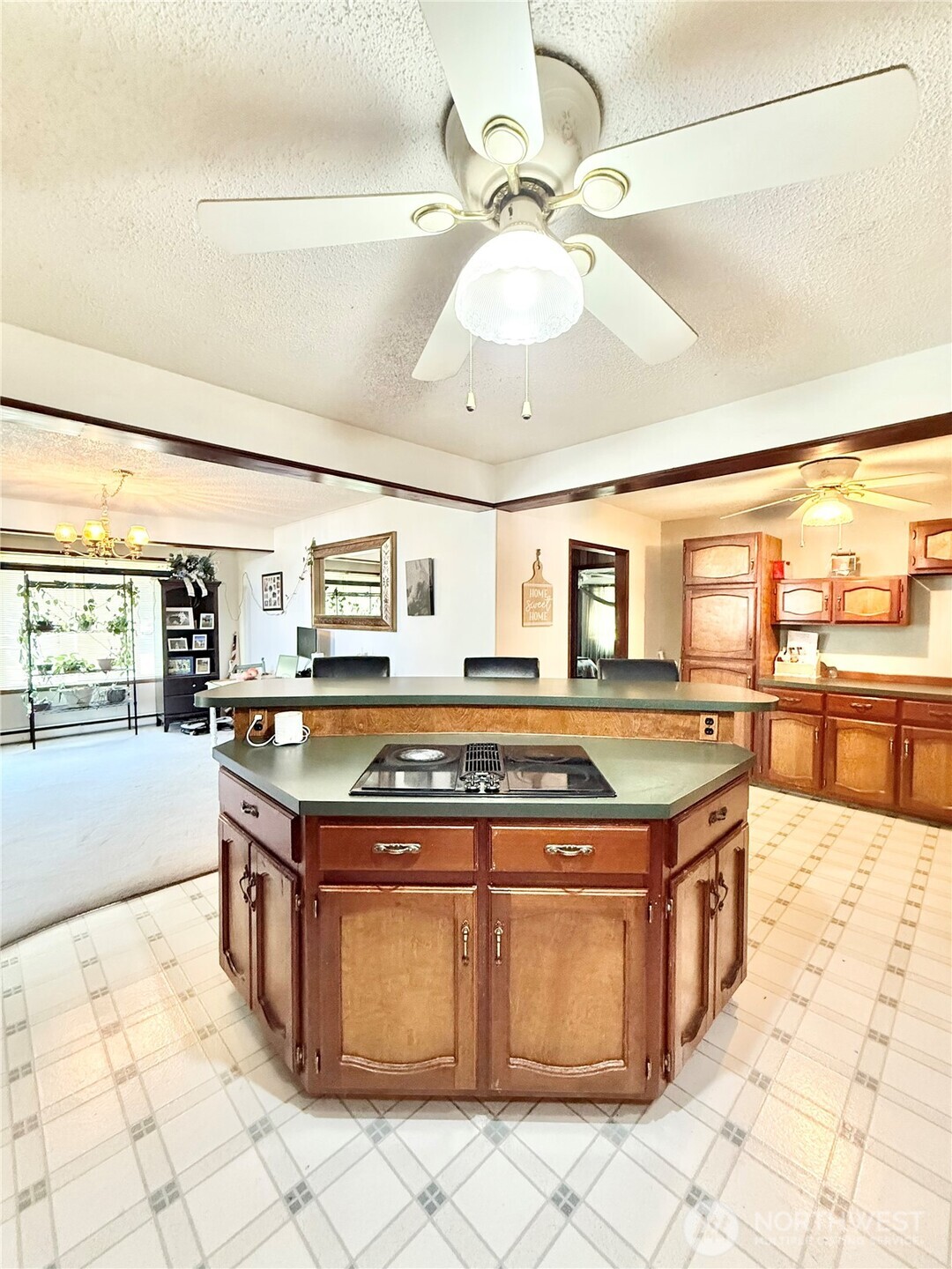 522 Golden Street , Oroville, WA 98844