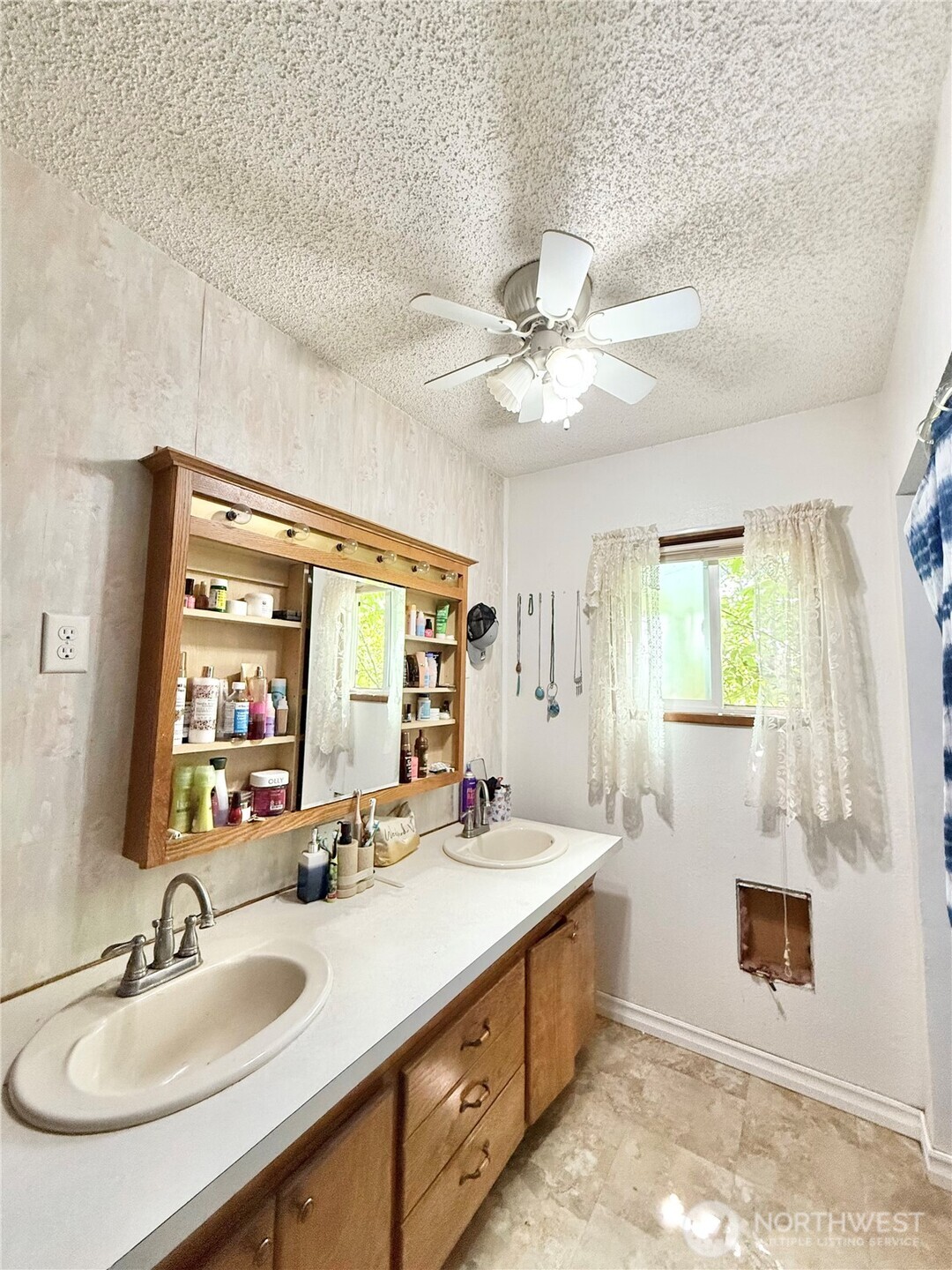 522 Golden Street , Oroville, WA 98844