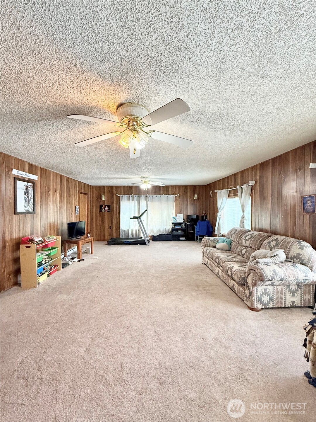 522 Golden Street , Oroville, WA 98844