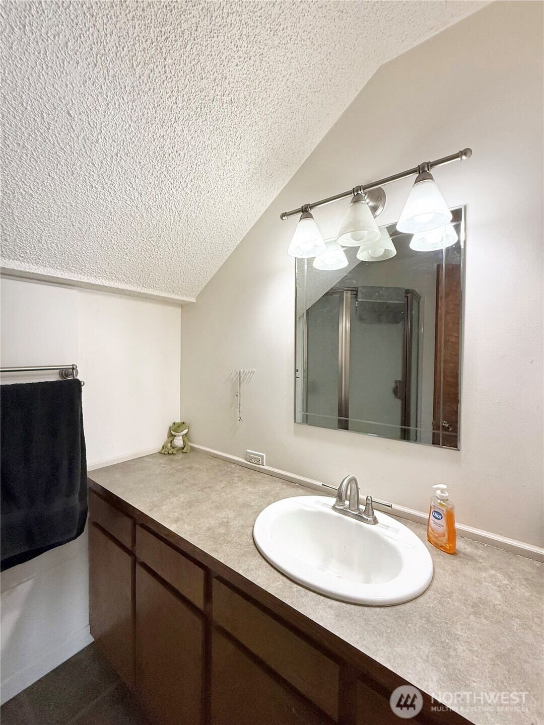 522 Golden Street , Oroville, WA 98844