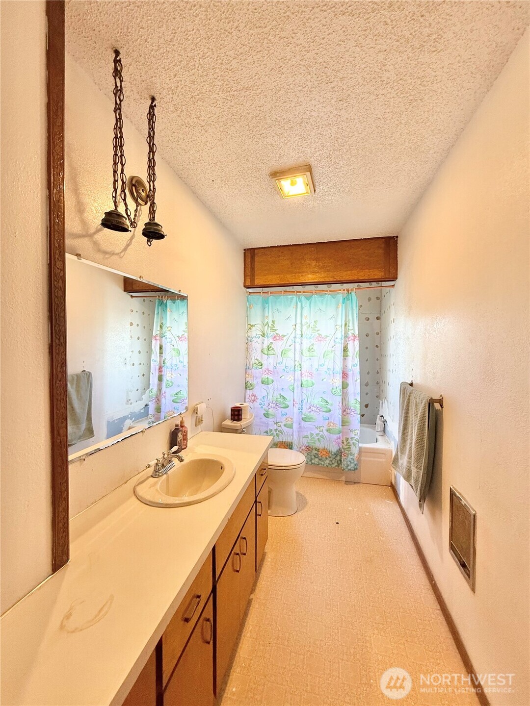 522 Golden Street , Oroville, WA 98844