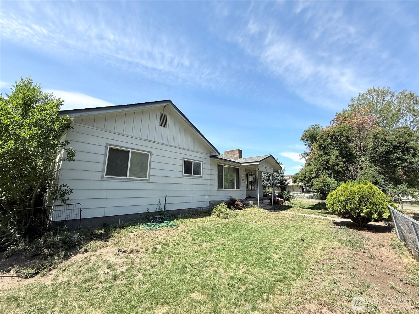522 Golden Street , Oroville, WA 98844