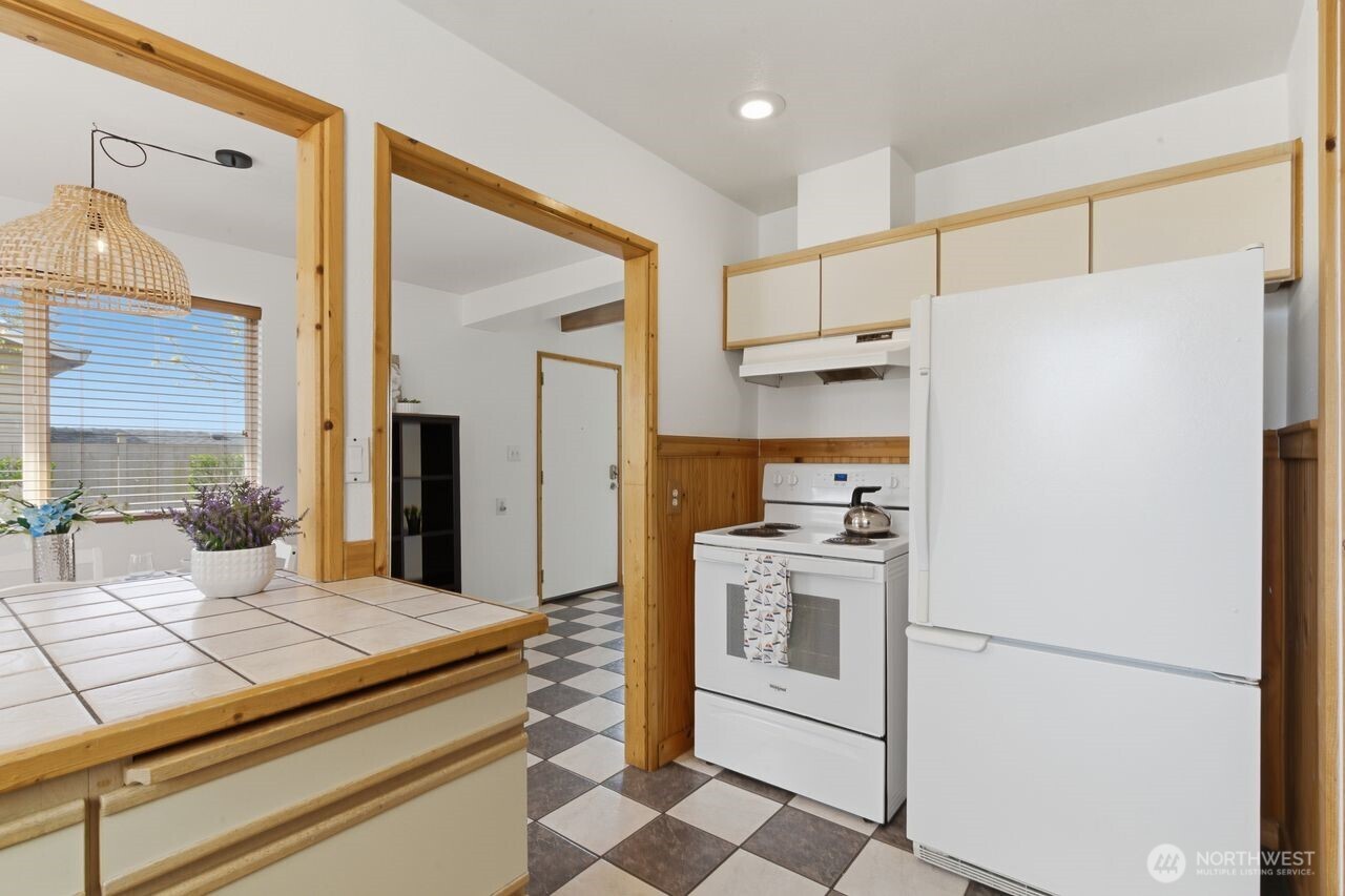 21204 3rd Avenue S, Des Moines, WA 98198