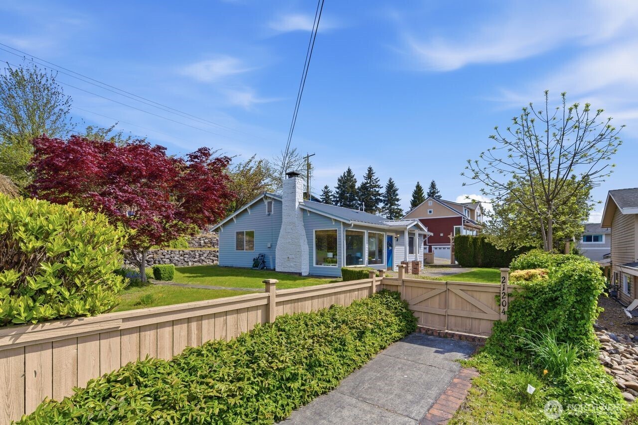 21204 3rd Avenue S, Des Moines, WA 98198