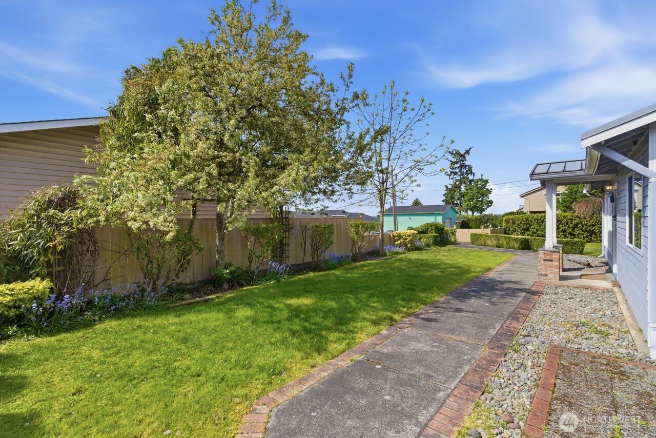 21204 3rd Avenue S, Des Moines, WA 98198