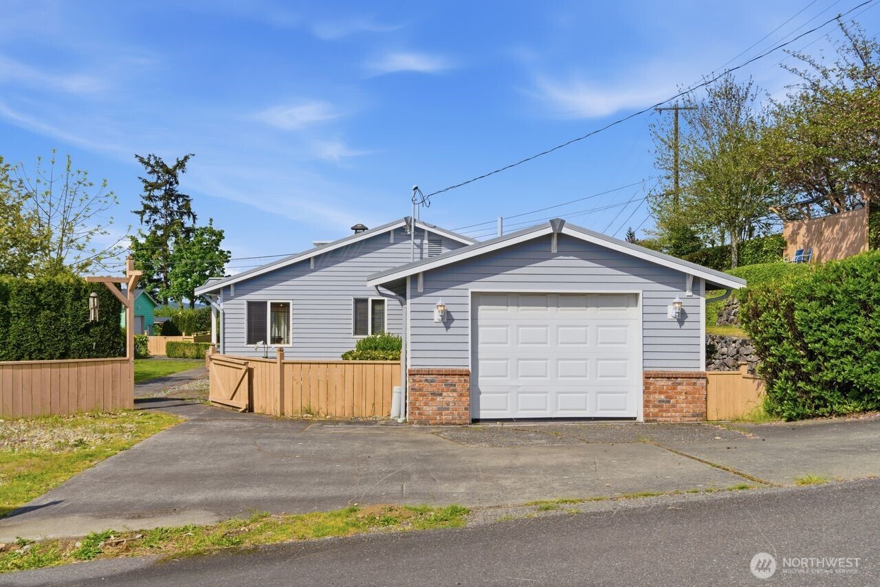 21204 3rd Avenue S, Des Moines, WA 98198