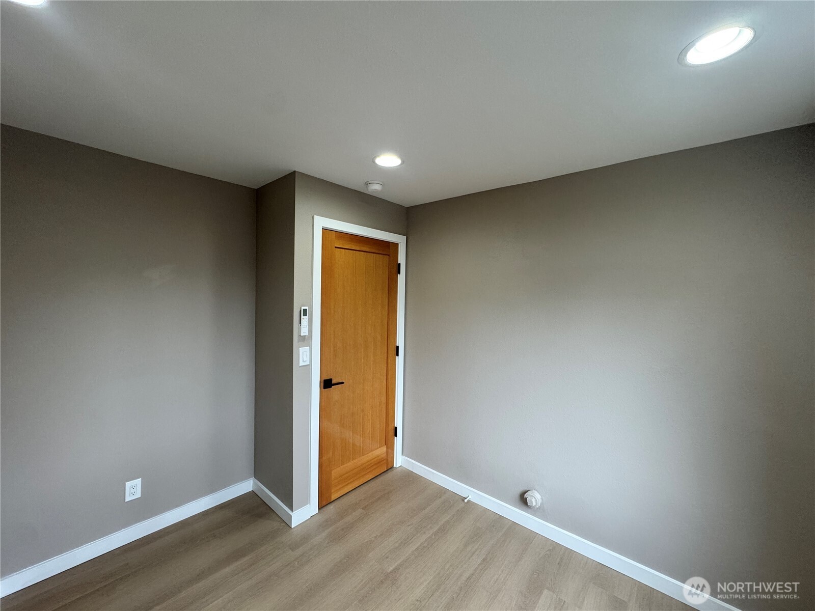 6015 Lakeview Drive #3, Kirkland, WA 98033