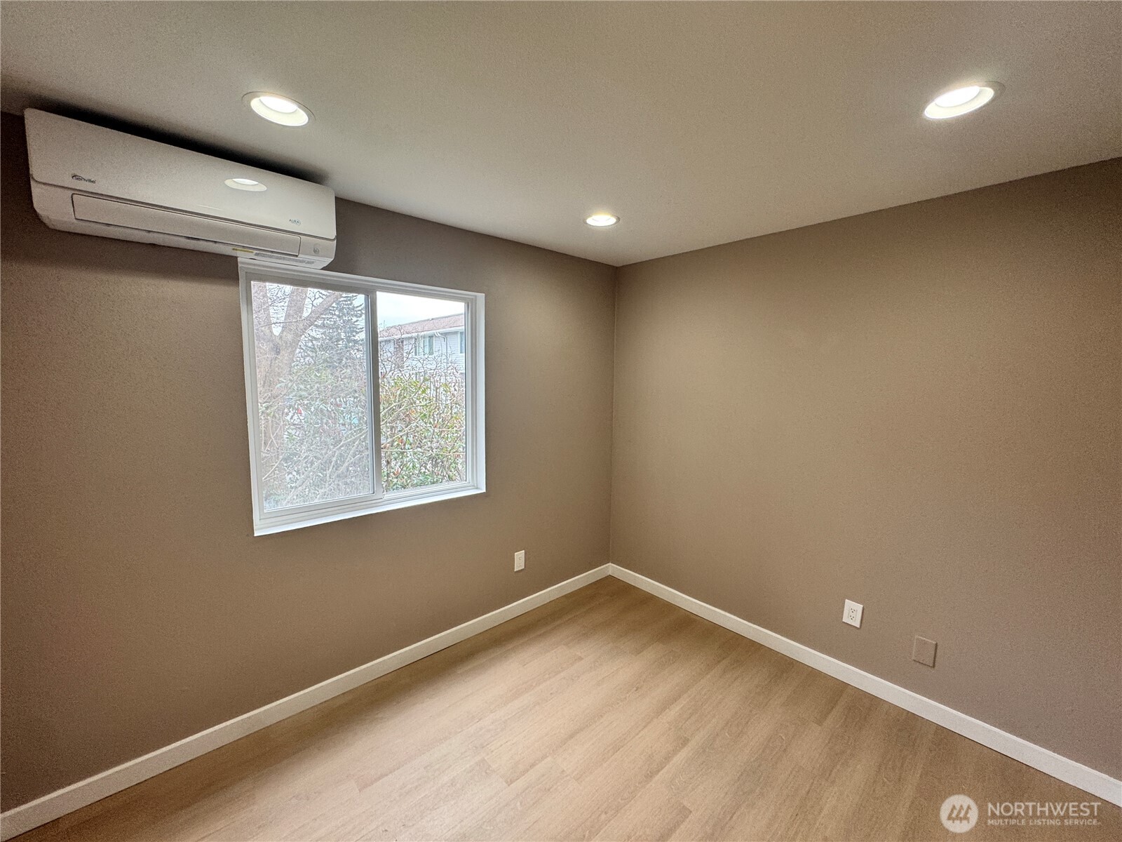 6015 Lakeview Drive #3, Kirkland, WA 98033