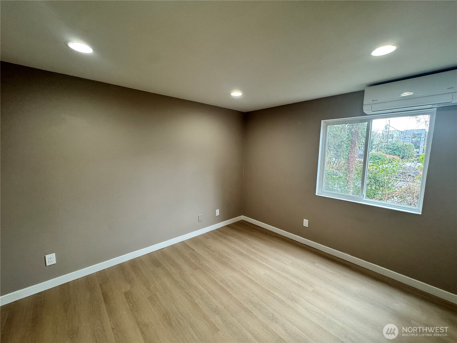 6015 Lakeview Drive #3, Kirkland, WA 98033