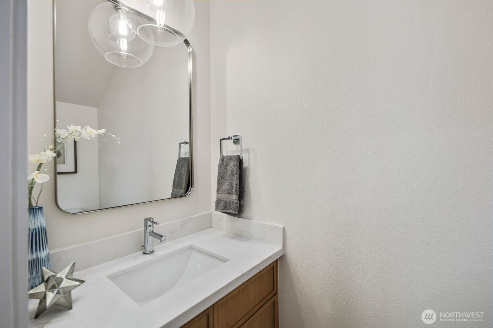 1004 N 48th Street , Seattle, WA 98103