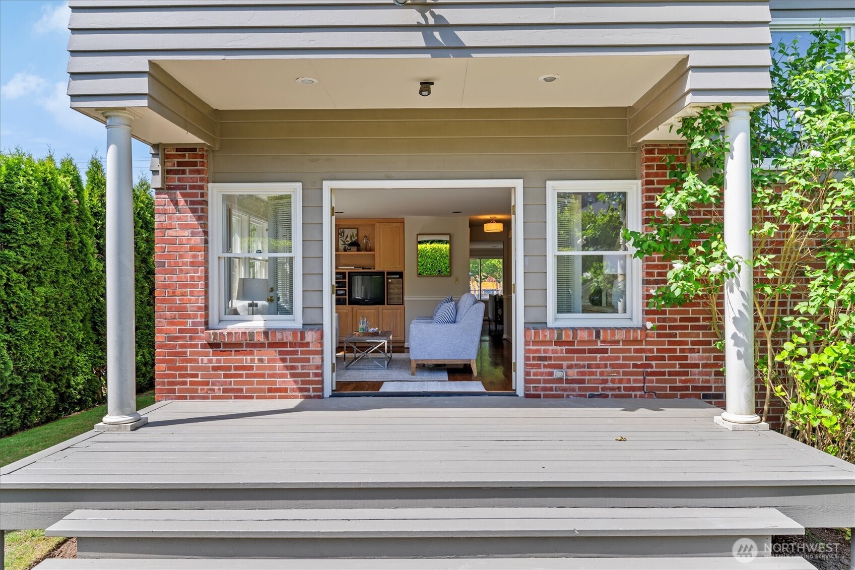 4550 47th Avenue NE, Seattle, WA 98105