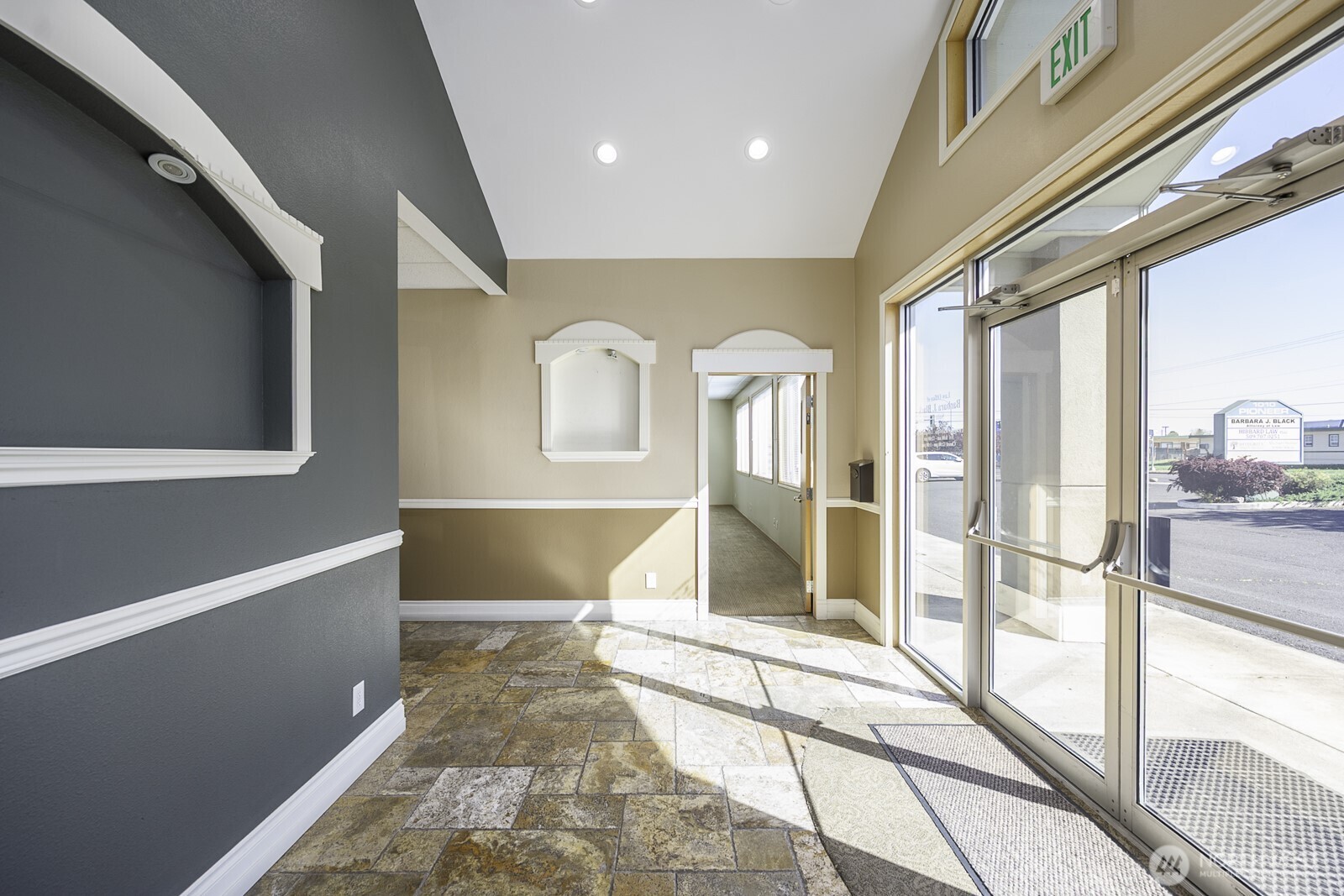 1010 S Pioneer Way , Moses Lake, WA 98837