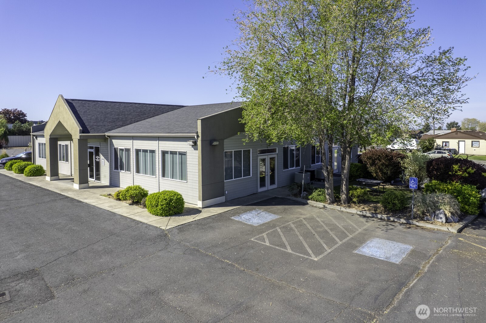 1010 S Pioneer Way , Moses Lake, WA 98837