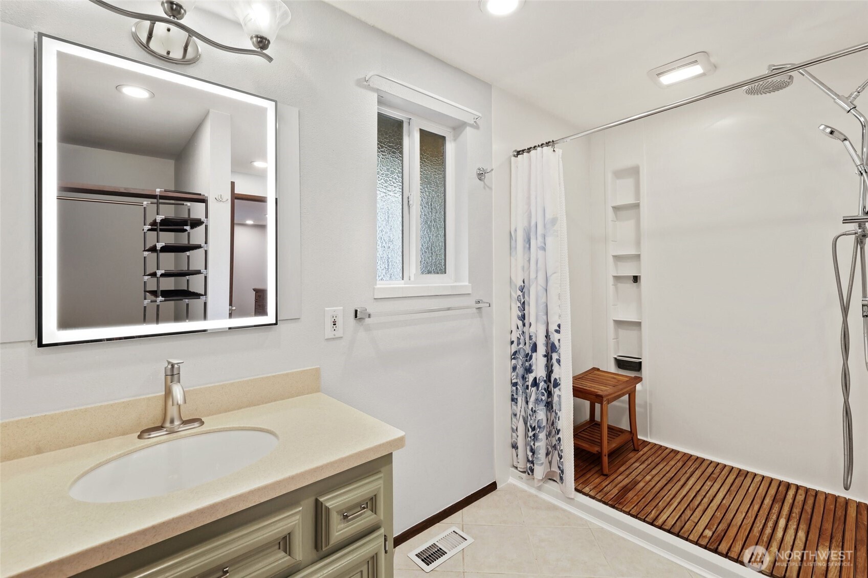8930 Park Ridge Drive W, University Place, WA 98467