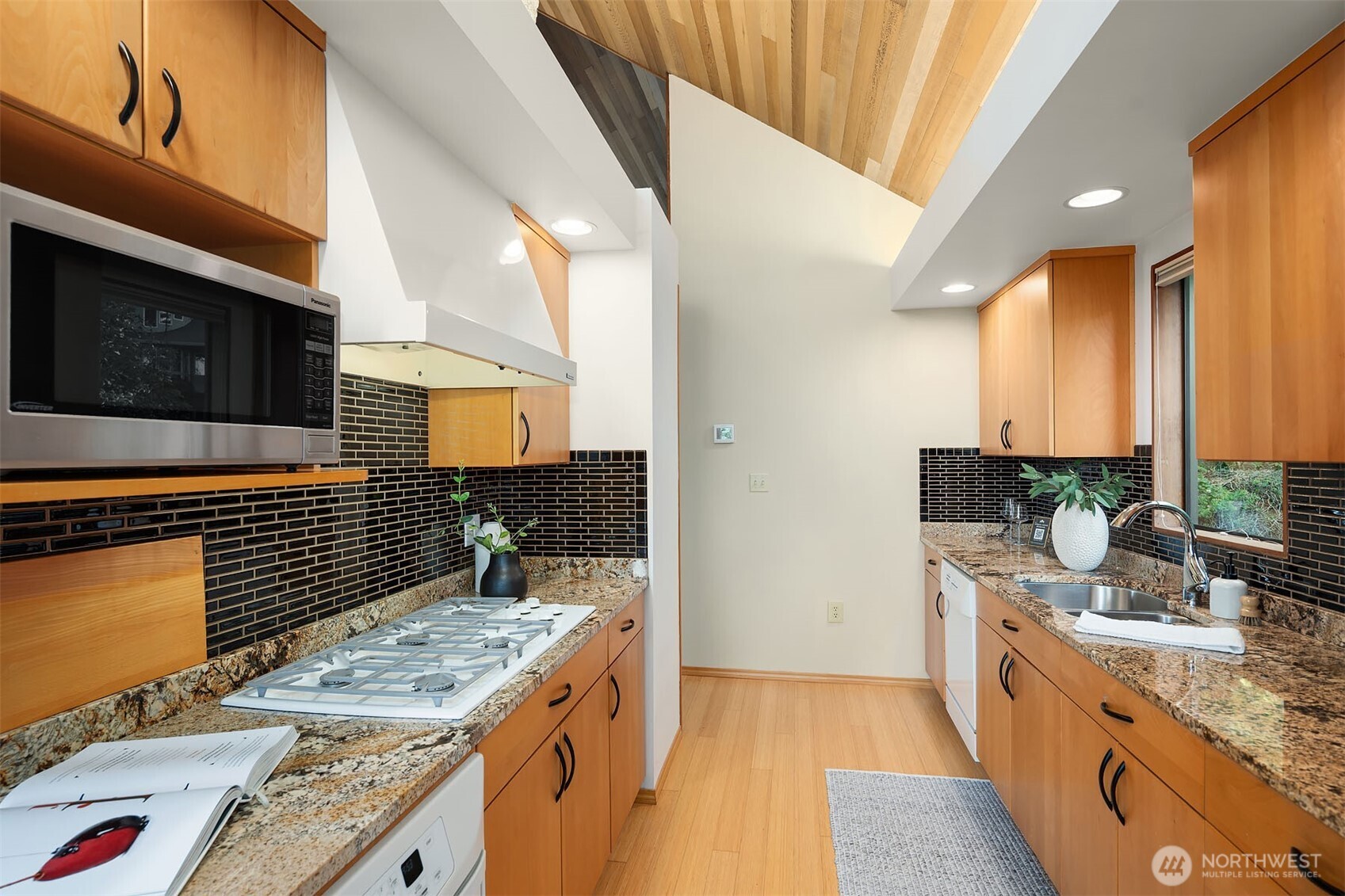 7931 E Mercer Way , Mercer Island, WA 98040