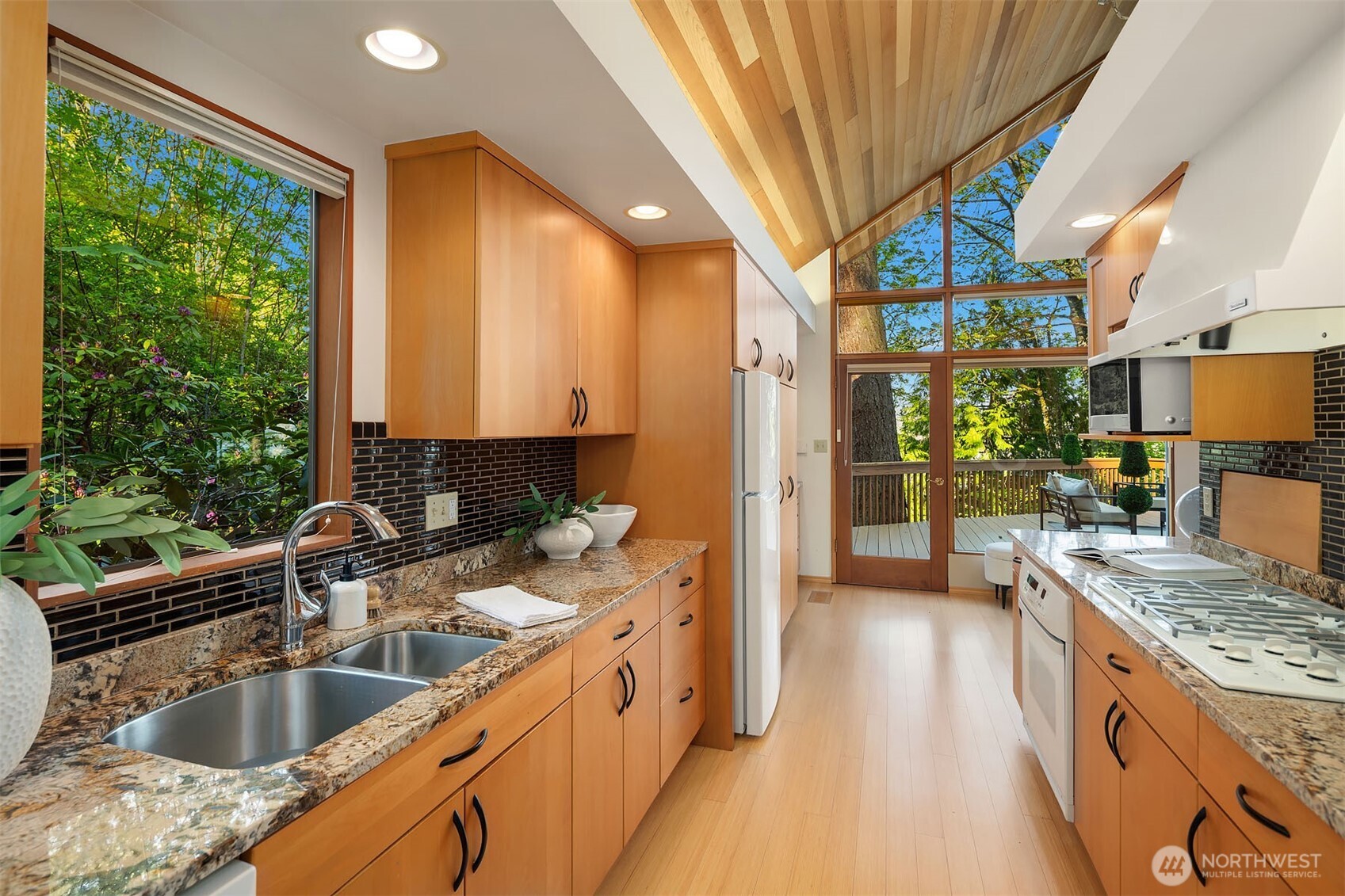 7931 E Mercer Way , Mercer Island, WA 98040