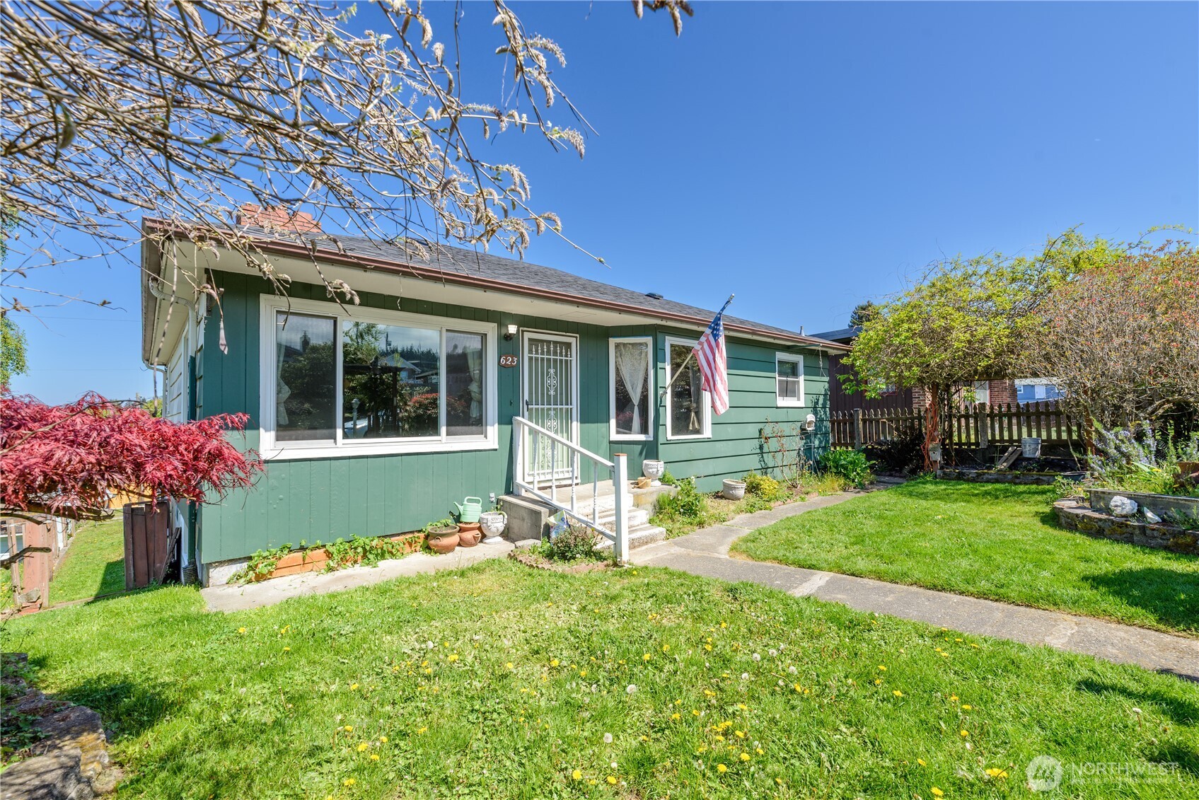 623 E 10th St , Port Angeles, WA 98362