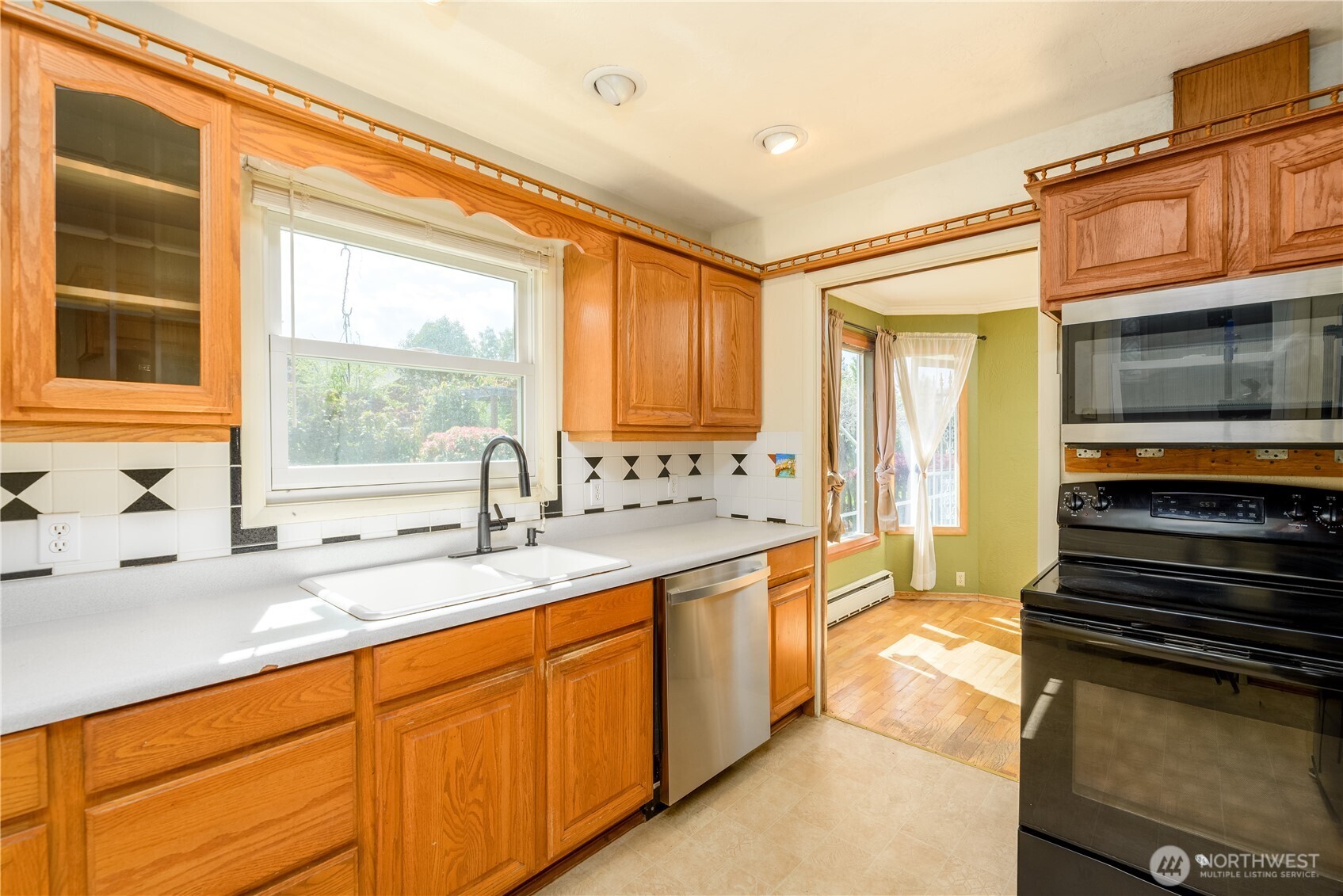 623 E 10th St , Port Angeles, WA 98362