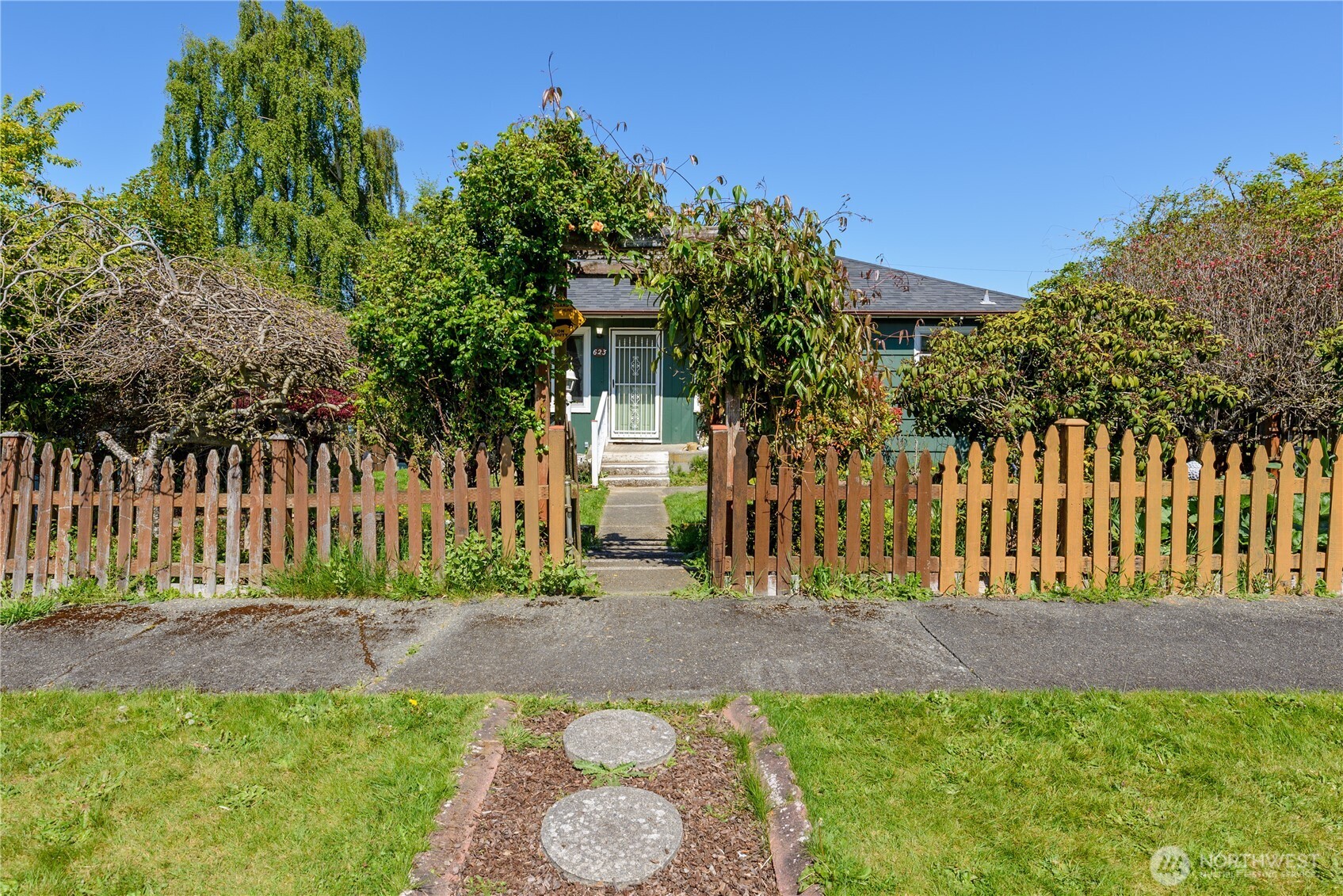 623 E 10th St , Port Angeles, WA 98362