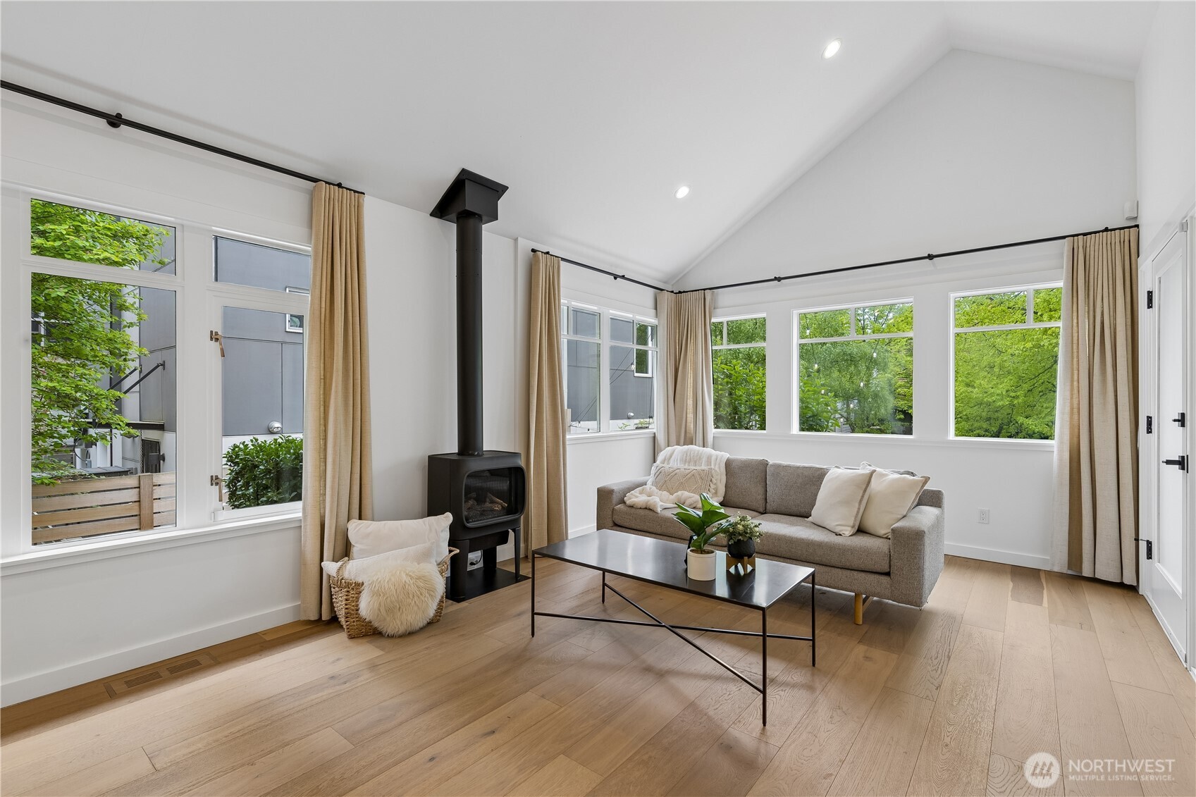 5932 California Avenue SW, Seattle, WA 98186