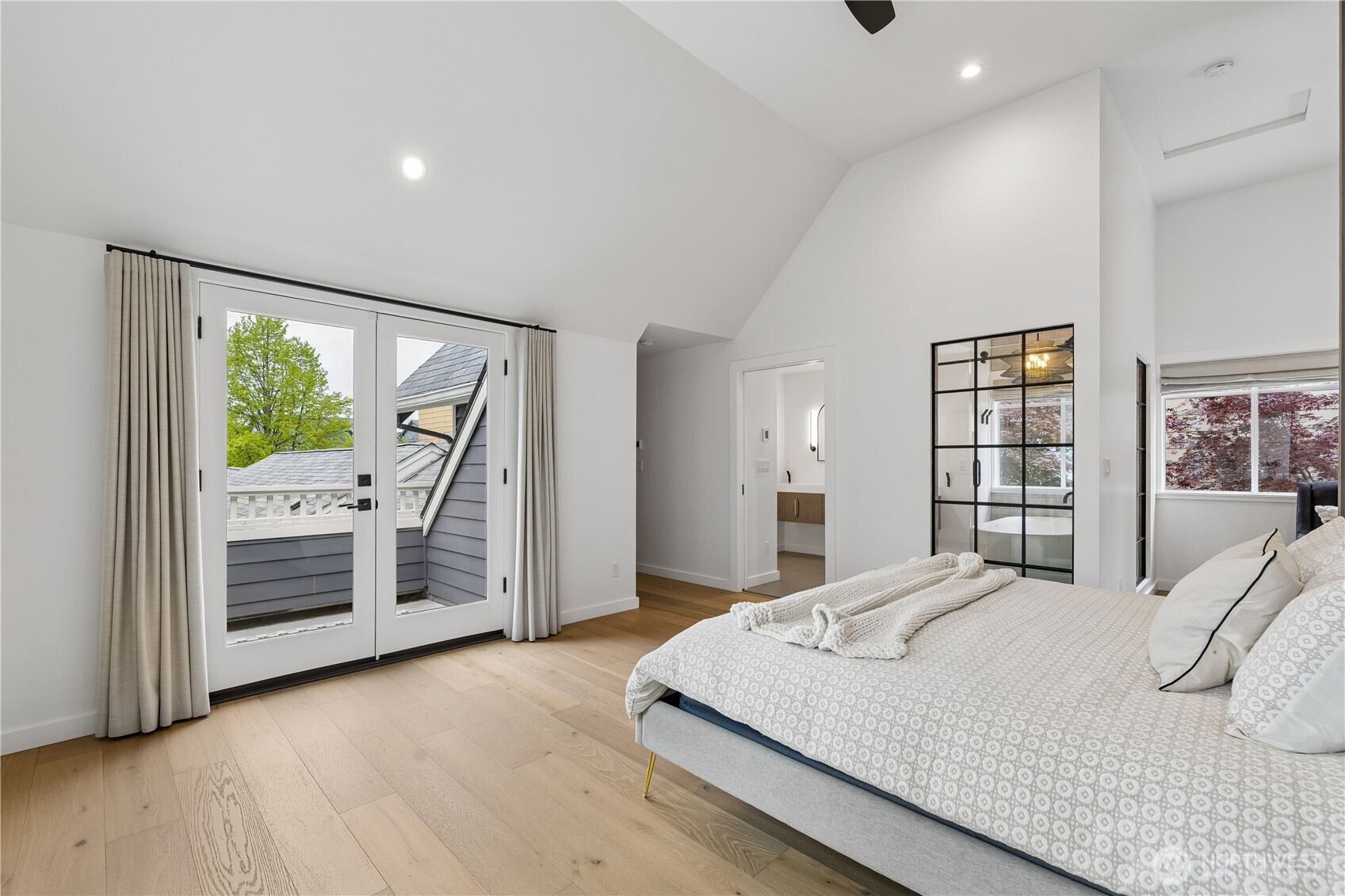 5932 California Avenue SW, Seattle, WA 98186