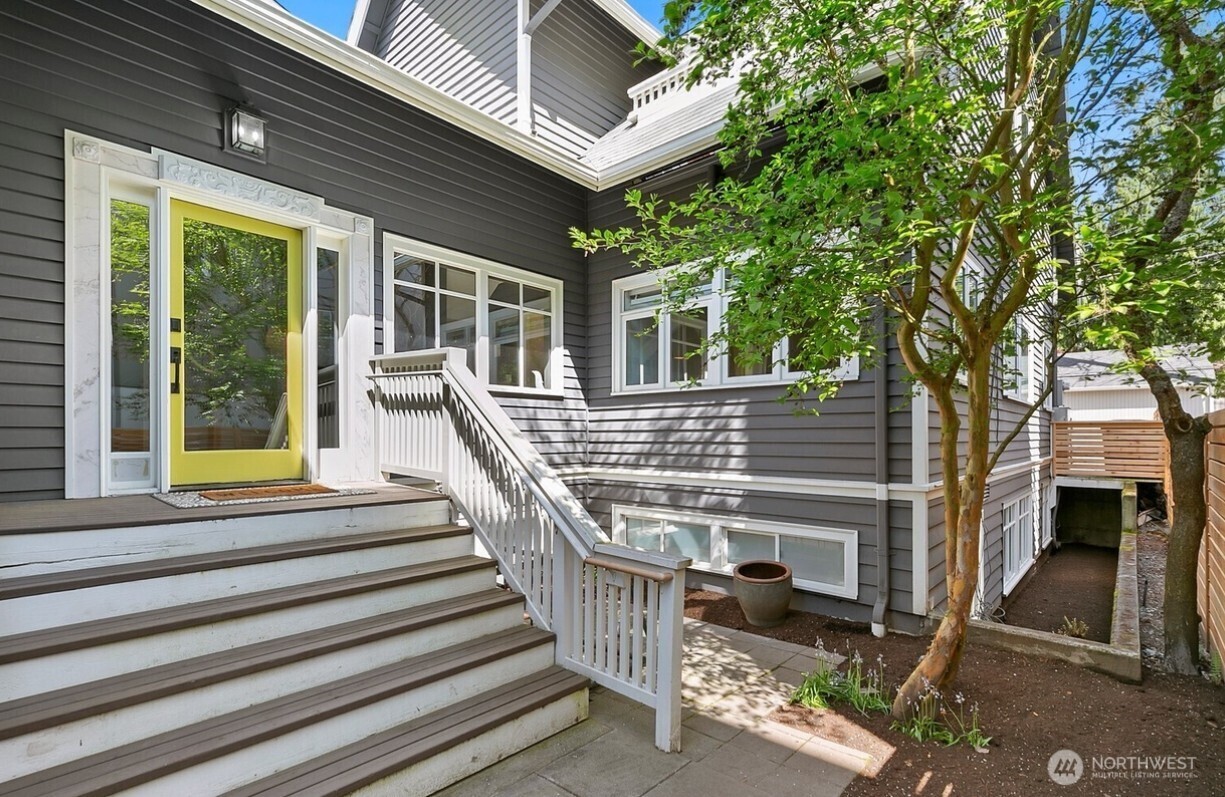 5932 California Avenue SW, Seattle, WA 98186