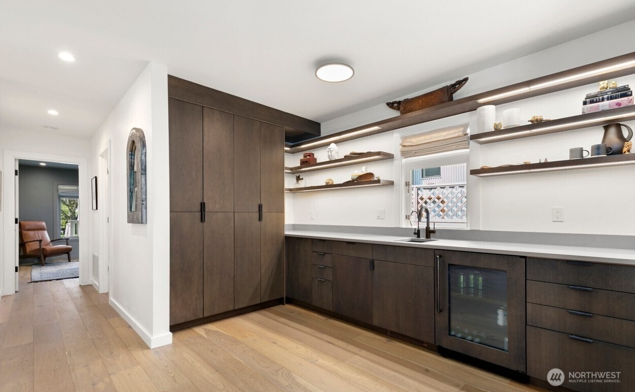 5932 California Avenue SW, Seattle, WA 98186