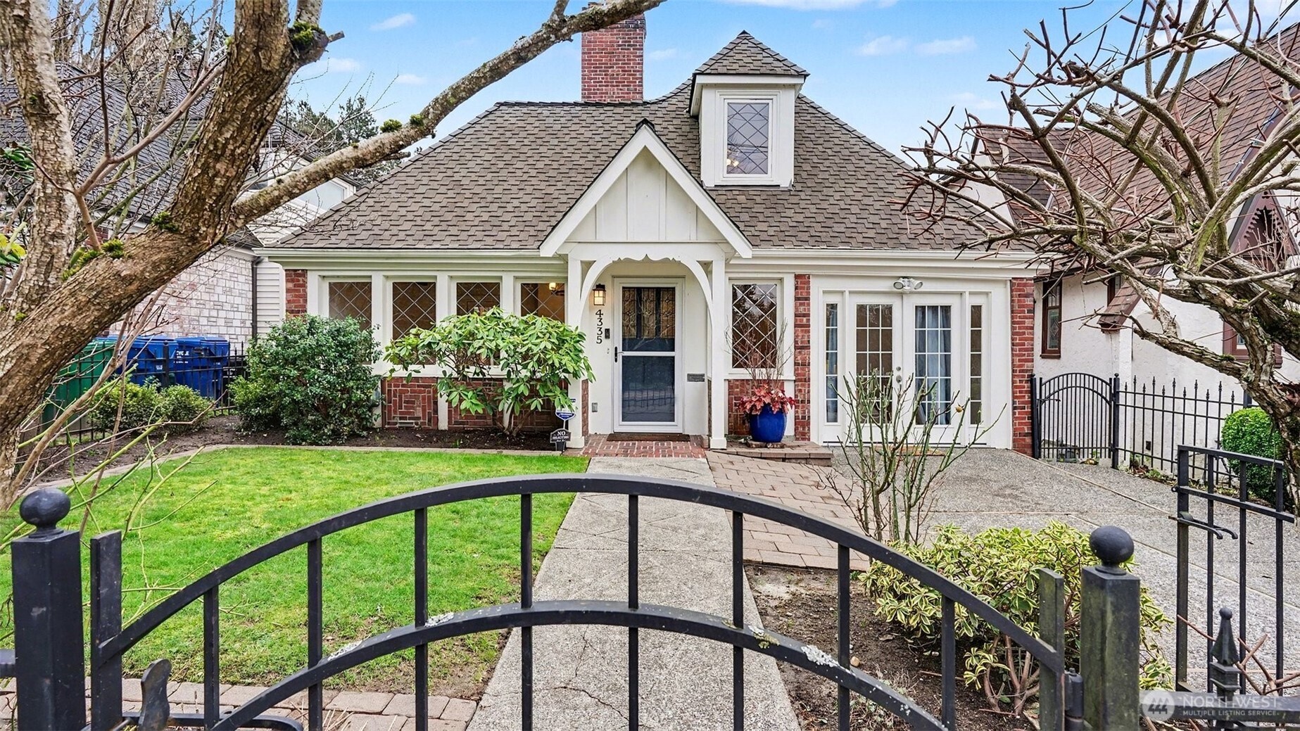 4335 NE 45th Street , Seattle, WA 98105