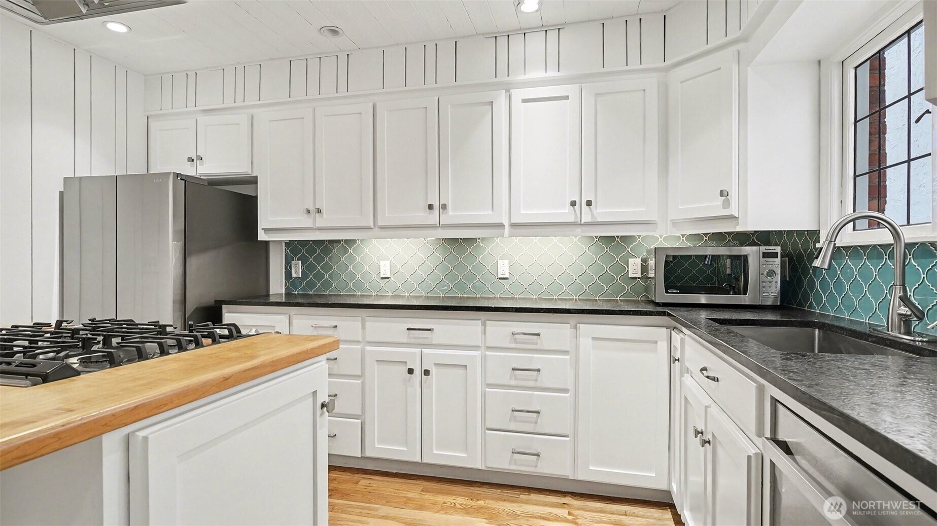 4335 NE 45th Street , Seattle, WA 98105