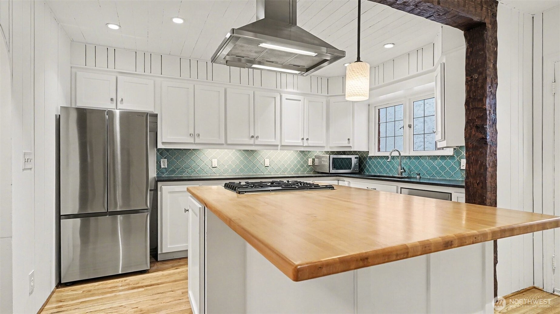 4335 NE 45th Street , Seattle, WA 98105