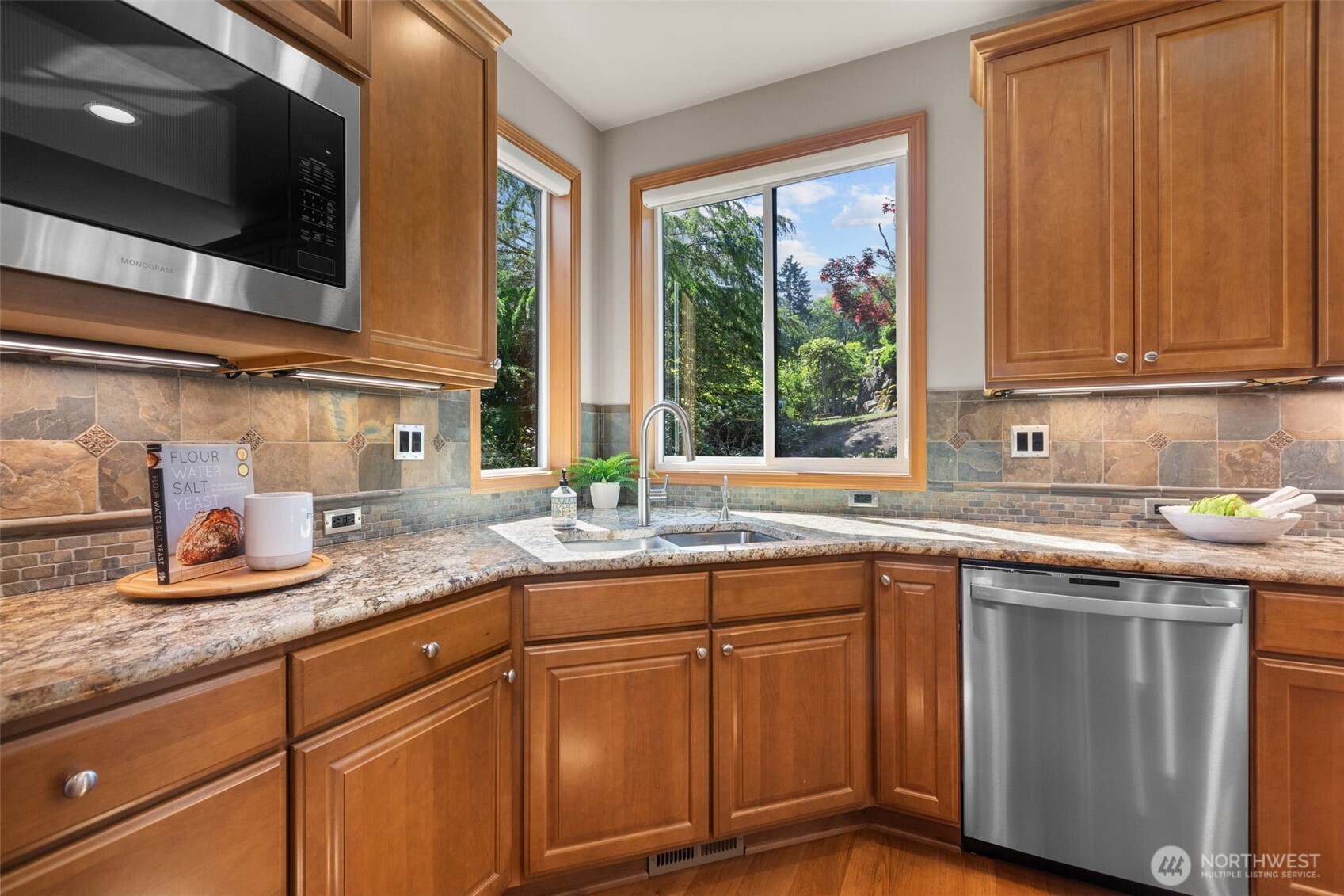 2759 NW Pine Cone Place , Issaquah, WA 98027