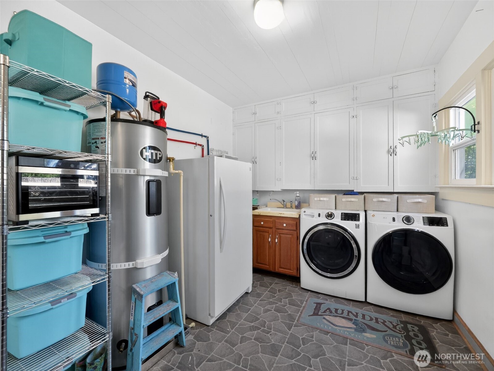 6906 NE Carpenter Ln , Kingston, WA 98346