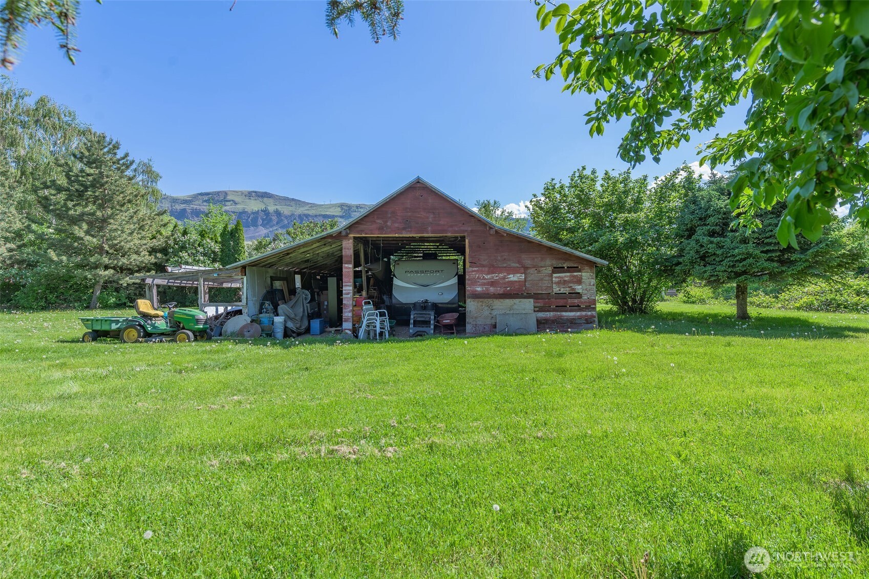 3432 Bainard Road , Malaga, WA 98828