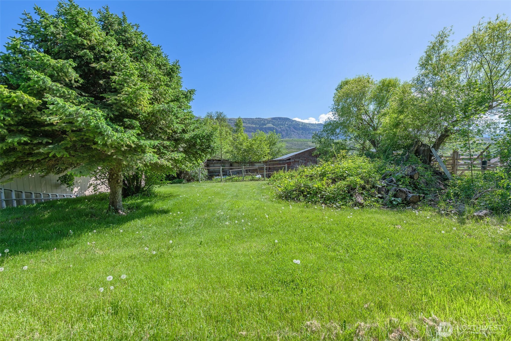 3432 Bainard Road , Malaga, WA 98828