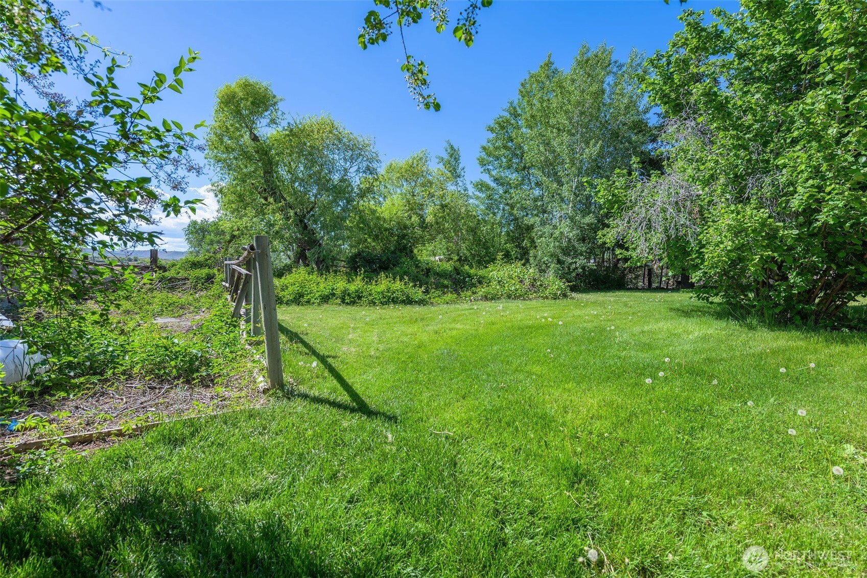 3432 Bainard Road , Malaga, WA 98828