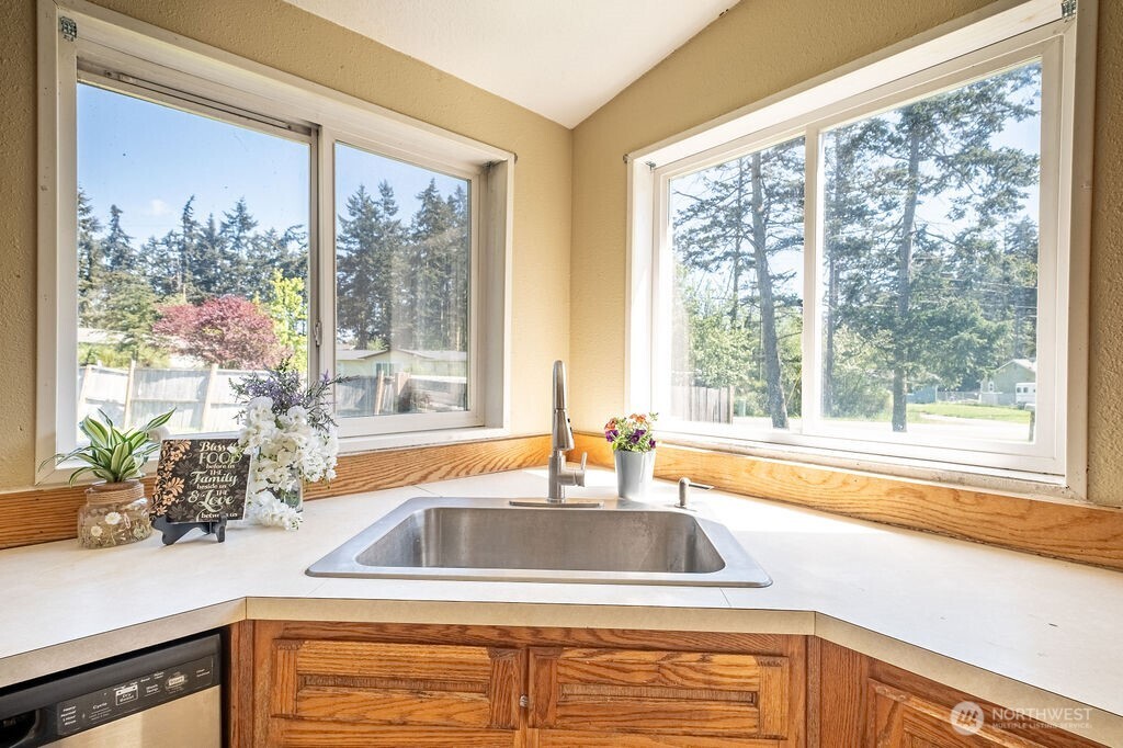1090 Paul Avenue , Oak Harbor, WA 98277