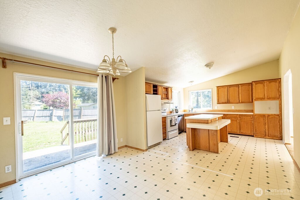 1090 Paul Avenue , Oak Harbor, WA 98277
