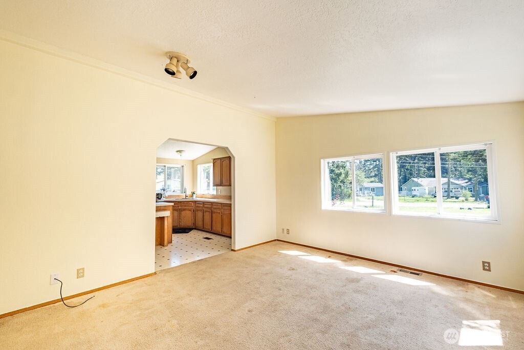 1090 Paul Avenue , Oak Harbor, WA 98277
