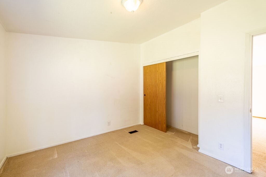 1090 Paul Avenue , Oak Harbor, WA 98277