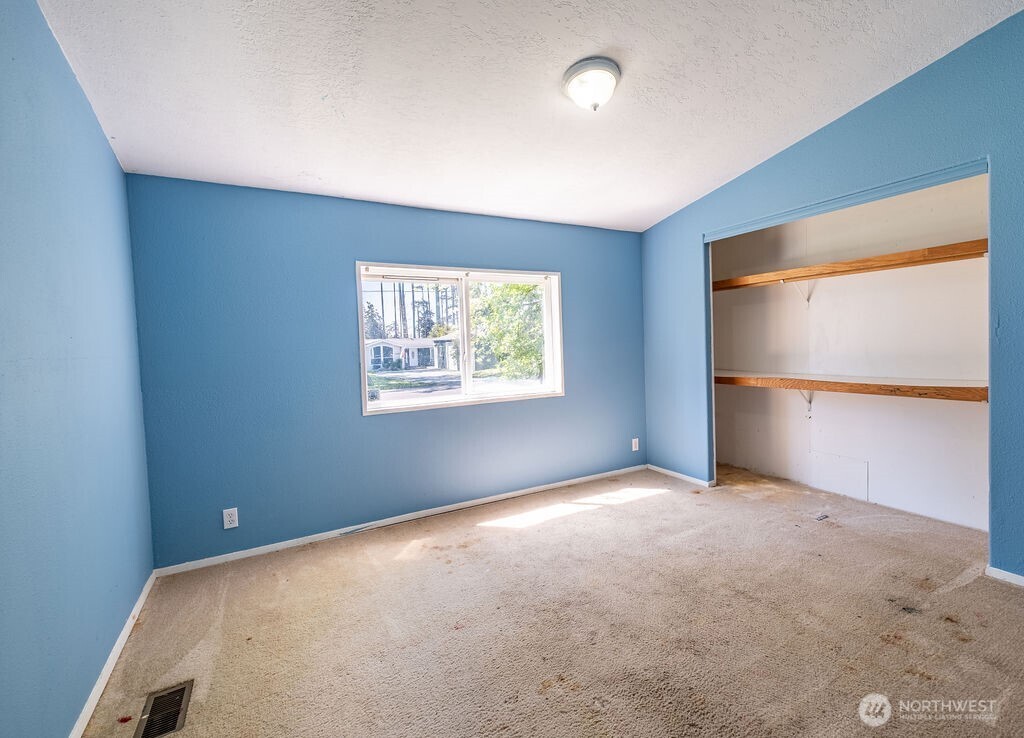 1090 Paul Avenue , Oak Harbor, WA 98277