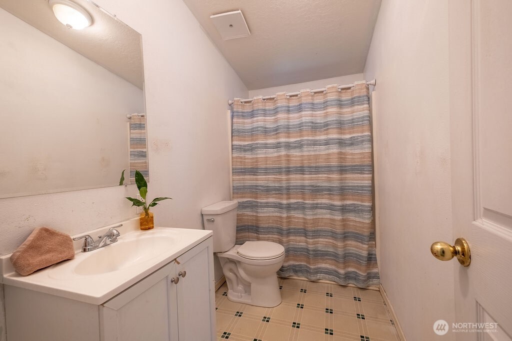 1090 Paul Avenue , Oak Harbor, WA 98277