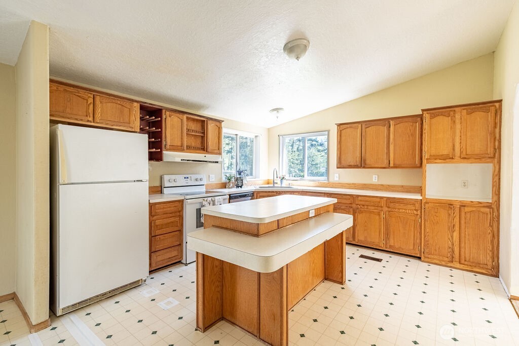 1090 Paul Avenue , Oak Harbor, WA 98277
