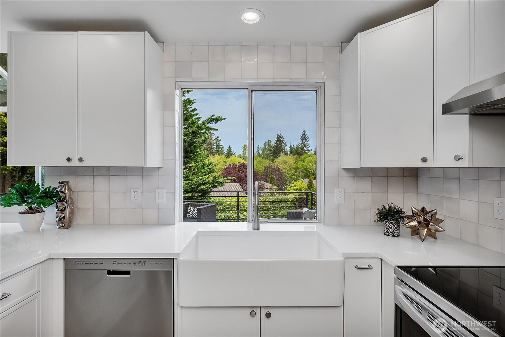 24422 SE 46th Court , Sammamish, WA 98029