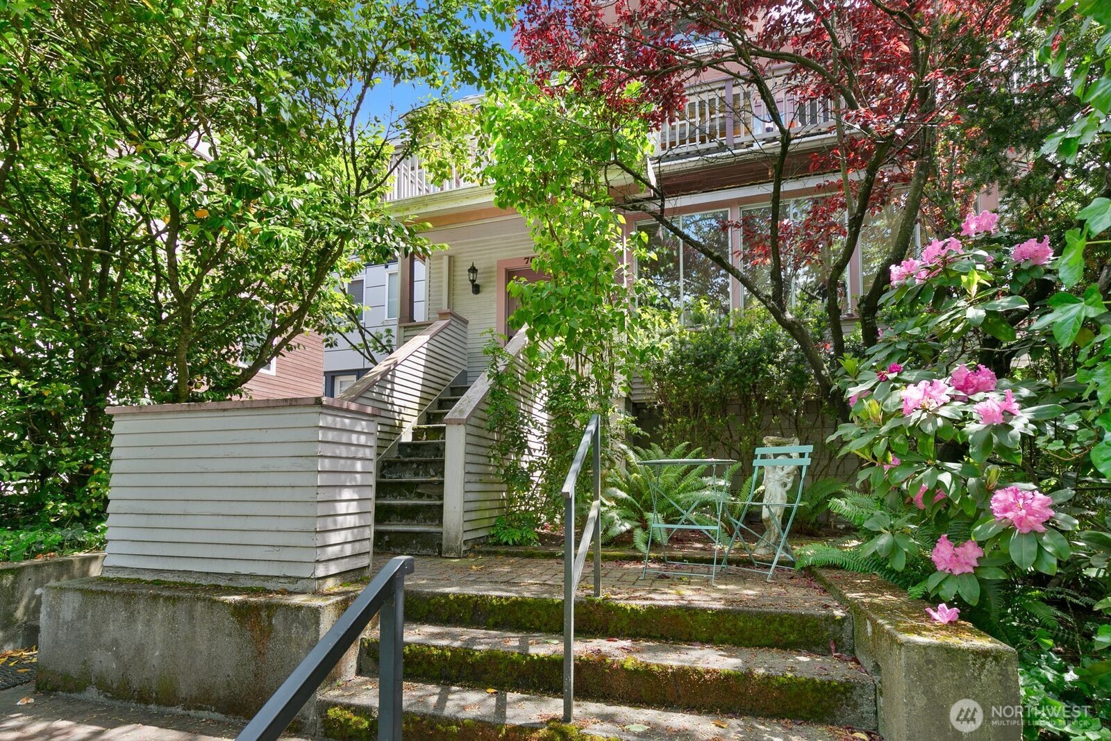 702 11th Avenue E, Seattle, WA 98102