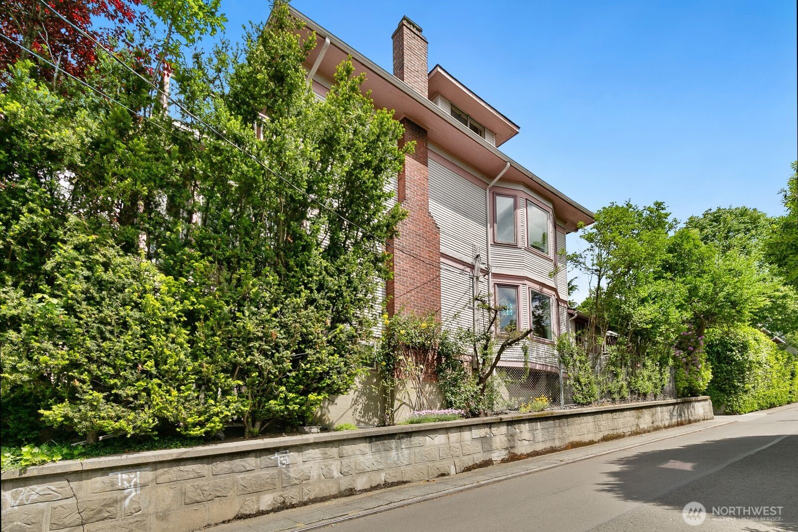 702 11th Avenue E, Seattle, WA 98102