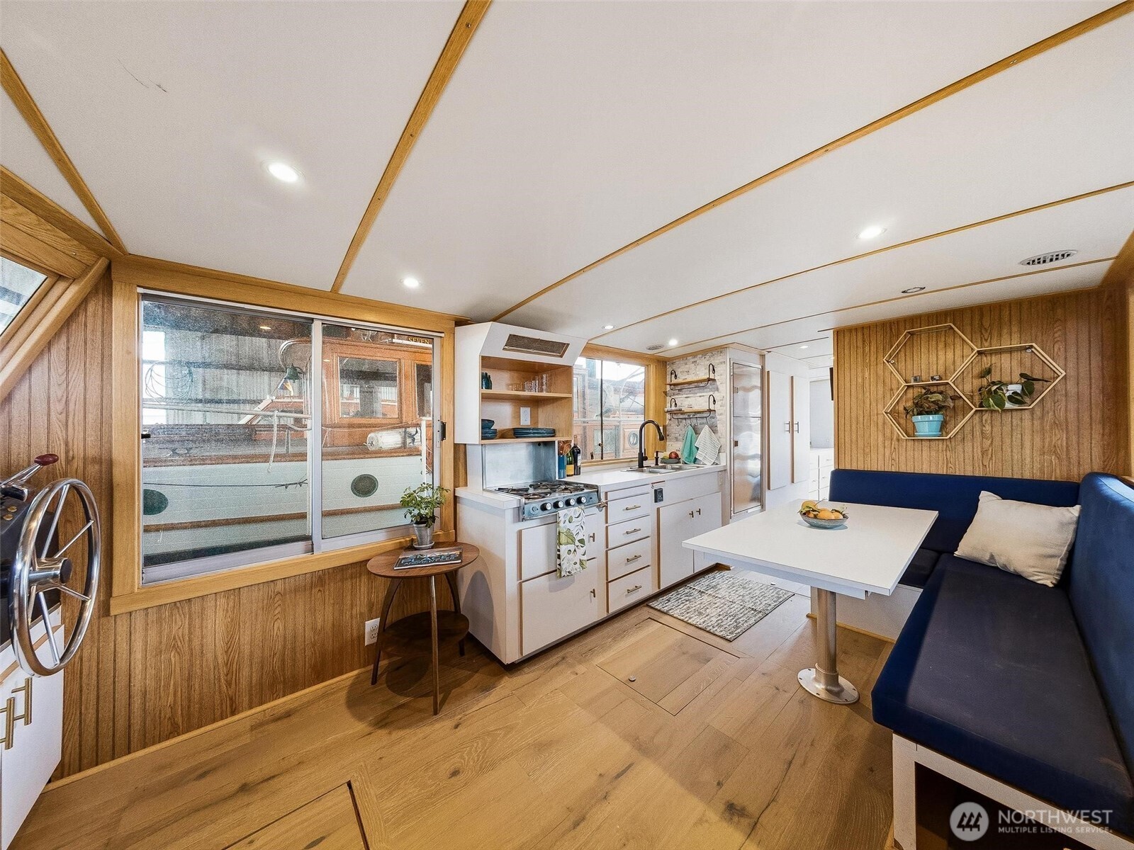 2401 N Northlake Way , Seattle, WA 98103