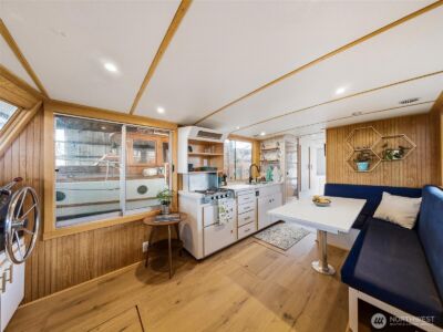 2401 N Northlake Way , Seattle, WA 98103