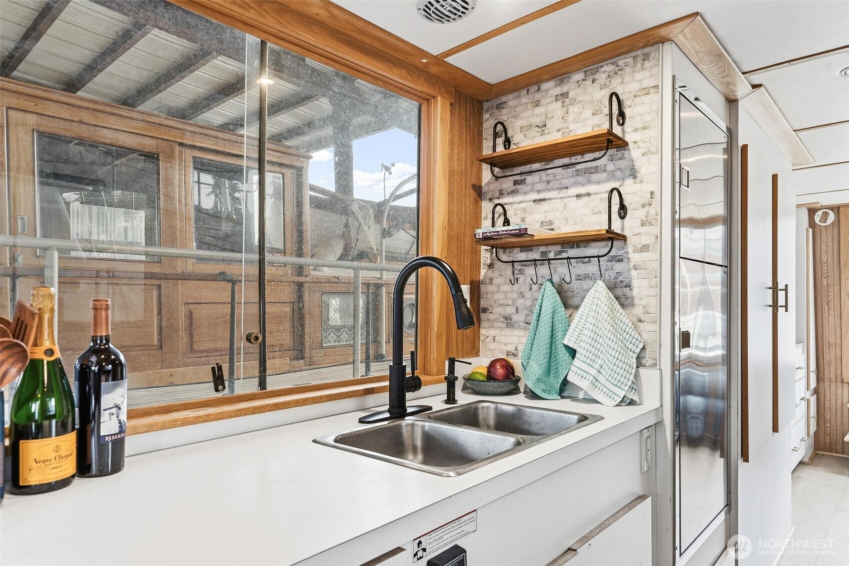 2401 N Northlake Way , Seattle, WA 98103